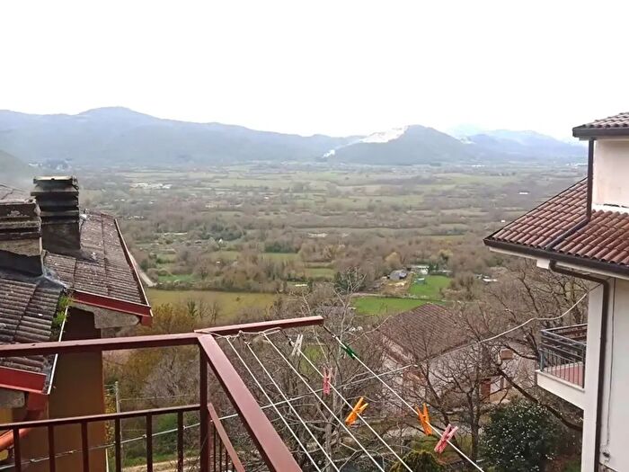 Appartamento quadrilocale in vendita in Via della Catena Snc, Pereto