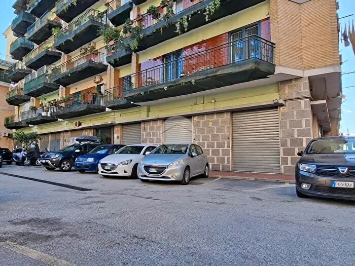 Appartamento quadrilocale in vendita in Via Ben Hur, Napoli