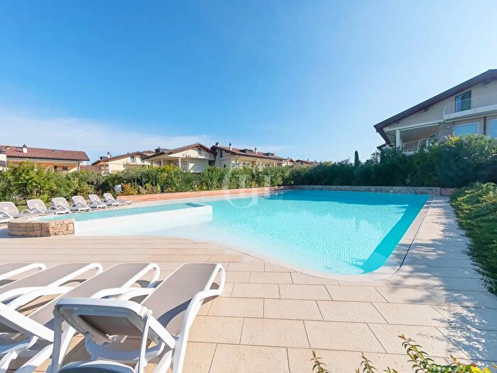 Appartamento trilocale in vendita in Via San Vito, Sirmione