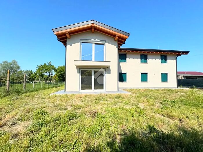 Appartamento trilocale in vendita in Via del Bersagliere, Rivignano Teor
