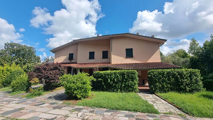 Casa con 7 locali in vendita in Ameglia