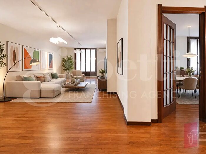 Appartamento con 5 locali in vendita in Largo Esterle, Monza