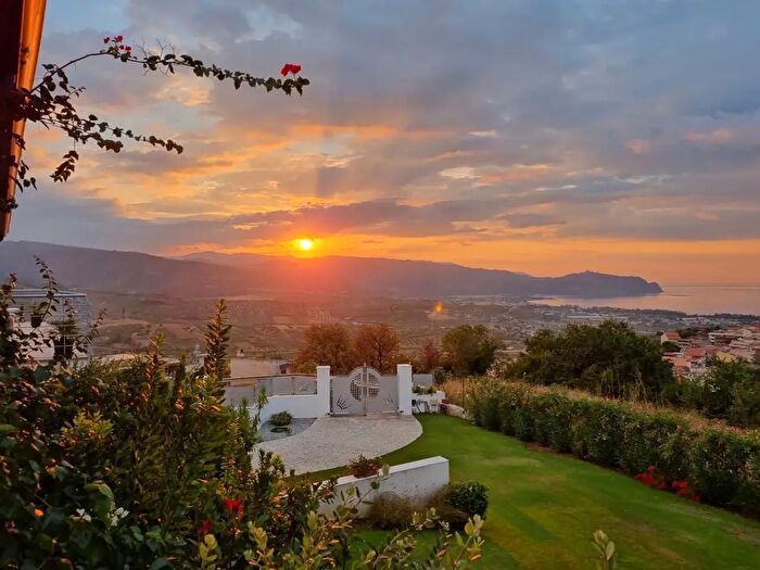 Casa con 6 locali in vendita in Via Pasonale Contartese, Furnari