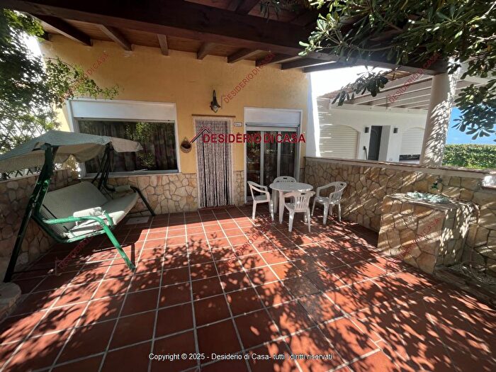 Casa con 6 locali in vendita in Via C Cefalù, Cefalu