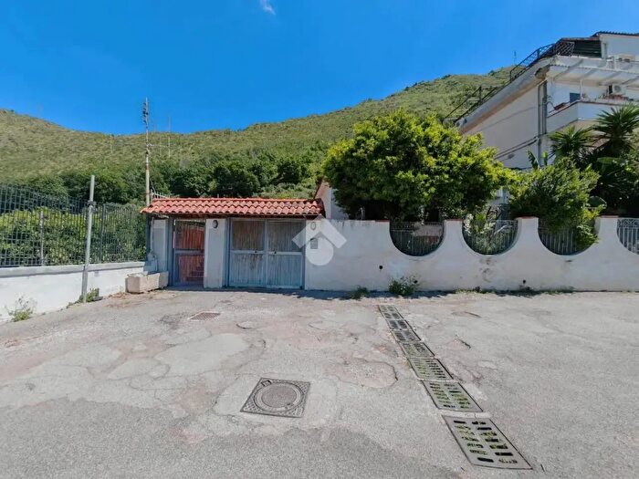 Casa con 5 locali in vendita in Via Marco Aurelio, Pozzuoli
