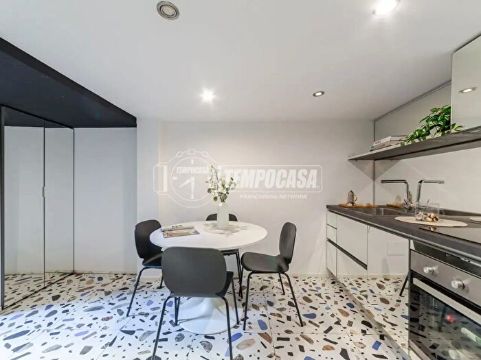 Appartamento monolocale in vendita in Viale Piave, Milano