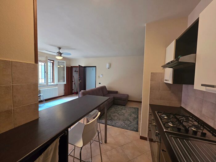 Appartamento bilocale in vendita in Via San Filippo, Reggio Emilia