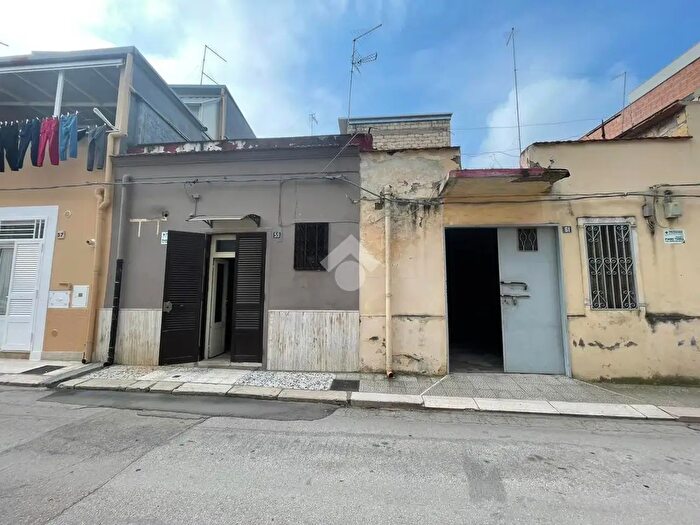 Casa trilocale in vendita in Via Cajo Gracco, Cerignola