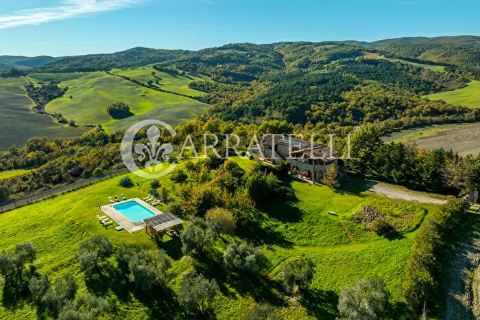 Casa con 8 locali in vendita in Via del Poggio Fabro, Fabro
