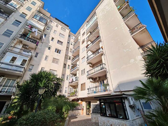 Appartamento quadrilocale in vendita in Viale degli Astronauti, Colli Aminei Capodimonte, Napoli