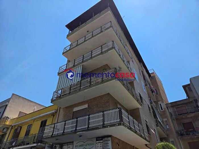Appartamento con 5 locali in vendita in Via Argine Destro Calopinace, Reggio Calabria