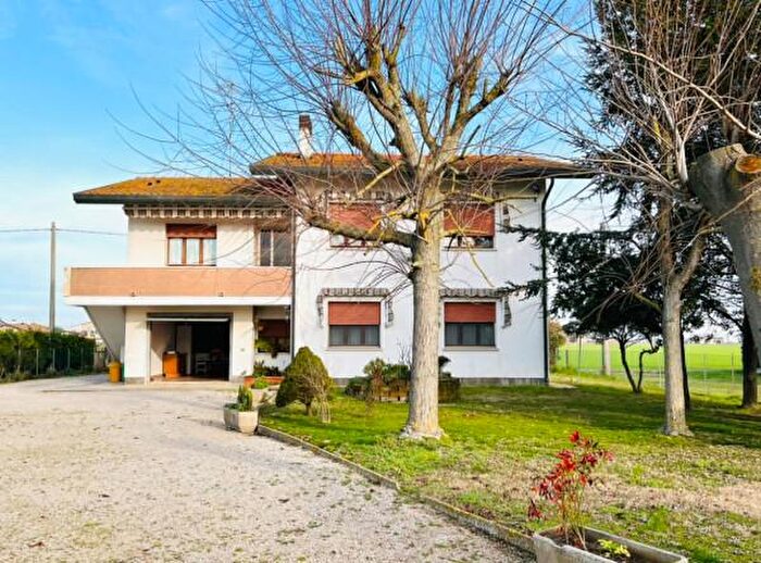 Casa con 6 locali in vendita in Via Roma, Porto Viro