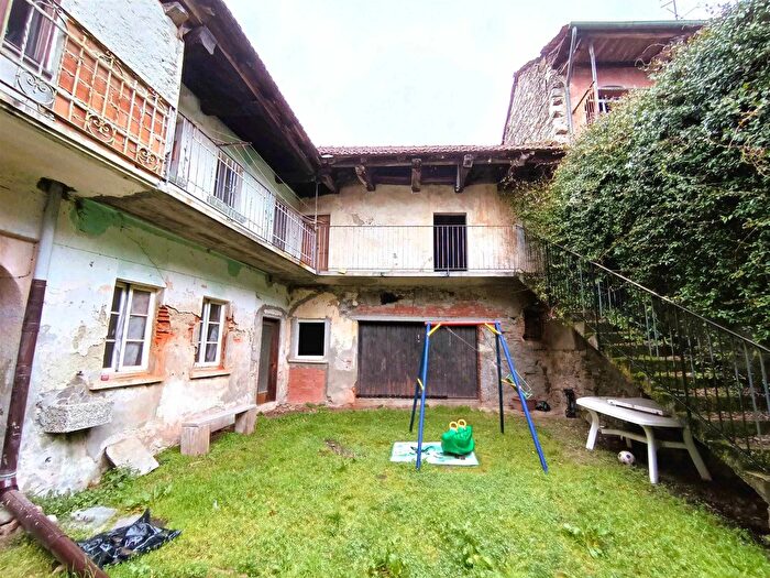 Casa quadrilocale in vendita in Armeno, Armeno