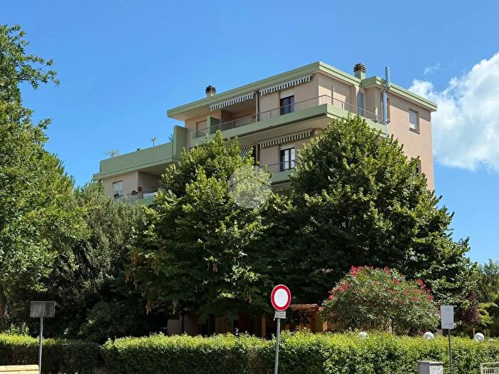 Appartamento con 5 locali in vendita in Viale Antonio Guarnieri, Fano