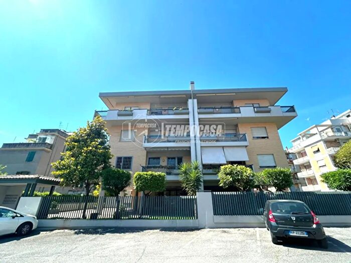 Appartamento trilocale in vendita in Roma