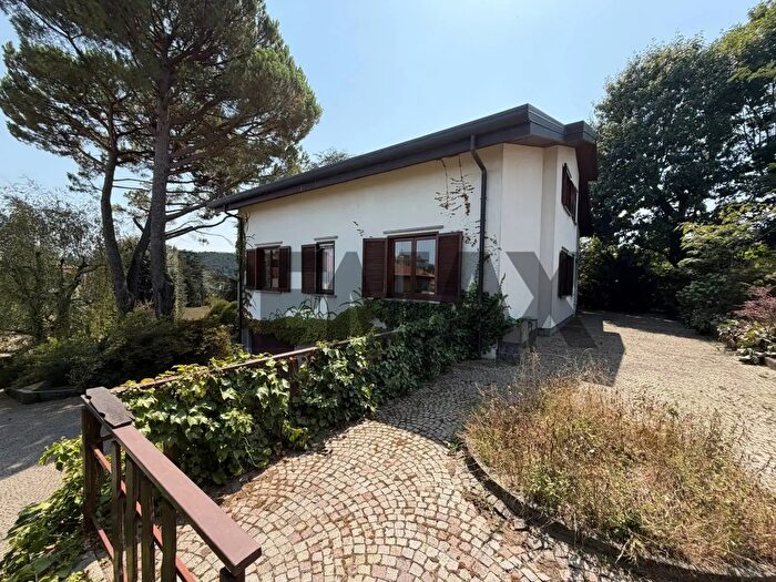 Casa quadrilocale in vendita in Via Turconi, Cantello