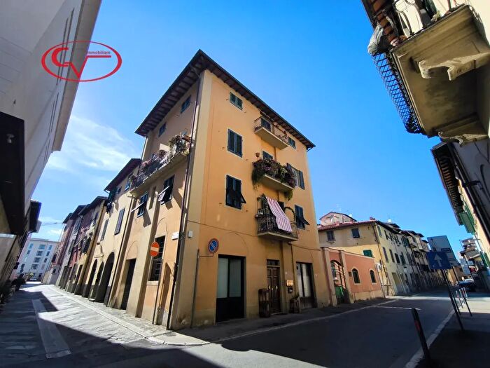 Appartamento trilocale in vendita in Via Giovanni da San Giovanni, San Giovanni Valdarno