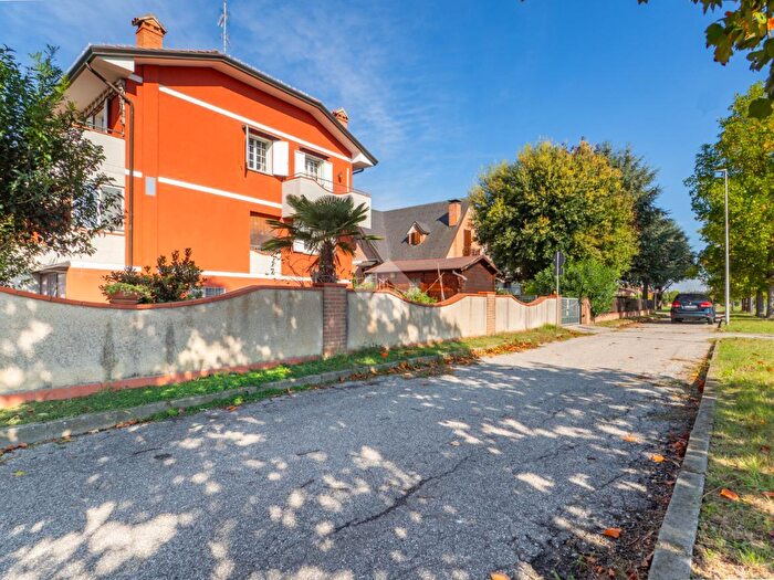 Casa con 5 locali in vendita in Via Carrara Lombardi, Tresignana