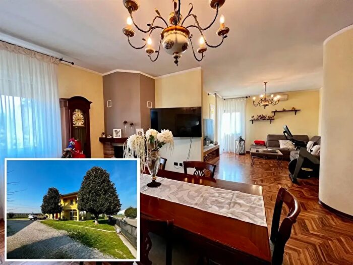 Casa con 13 locali in vendita in Via XXV Aprile, Bagnacavallo