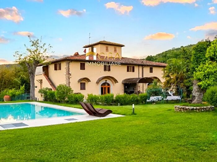 Casa con 17 locali in vendita in Via Aretina, Pelago