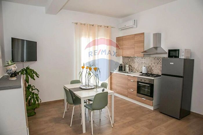 Appartamento con 6 locali in vendita in Via Augusta, Siracusa