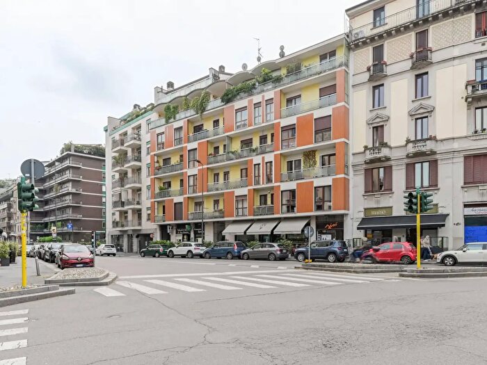 Appartamento con 6 locali in vendita in Via Muratori, Milano