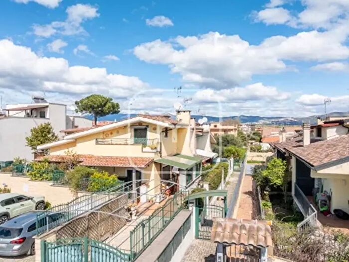 Casa trilocale in vendita in Via Montottone, Roma
