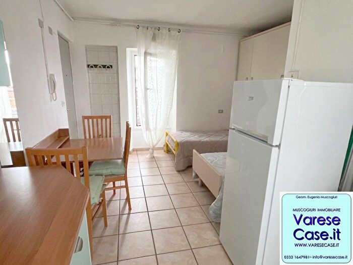 Appartamento monolocale in affitto in Via Piave, Centro, Varese