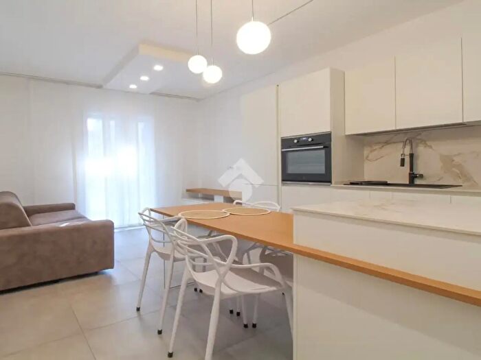 Appartamento trilocale in vendita in Via Cristoforo Colombo, San Benedetto Del Tronto