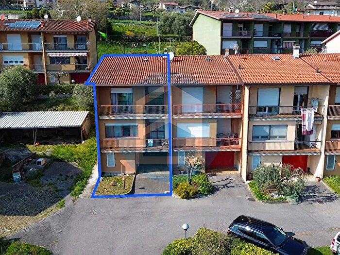 Casa quadrilocale in vendita in Via Brine, Costa Volpino