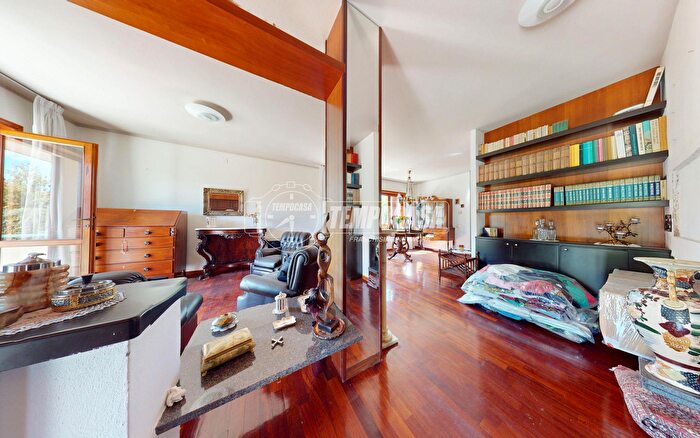 Casa con 5 locali in vendita in Viale SantOrsola, Sassari