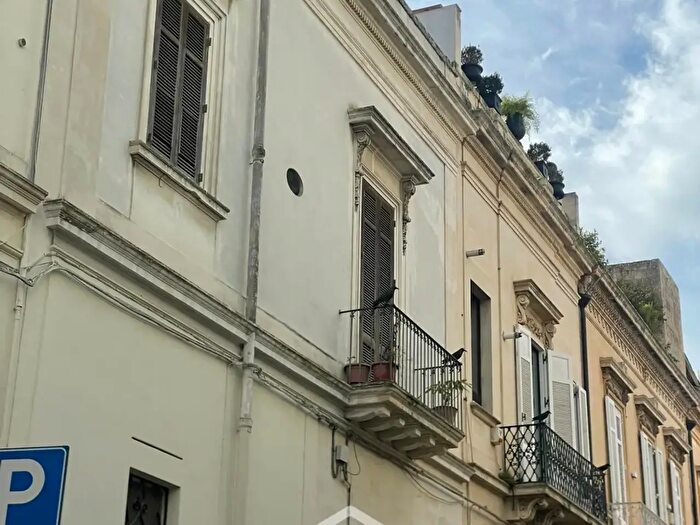 Appartamento con 5 locali in vendita in Via Pisanelli, Lecce