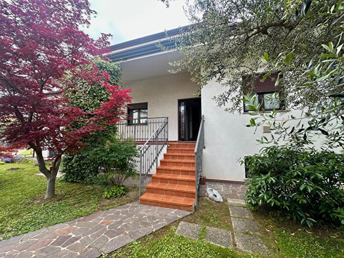 Casa con 6 locali in vendita in Staranzano