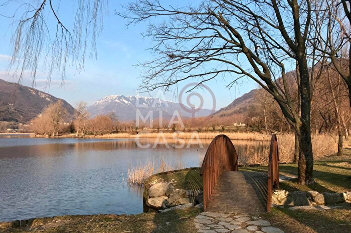 Casa con 10 locali in vendita in Via Carpenè, Revine Lago