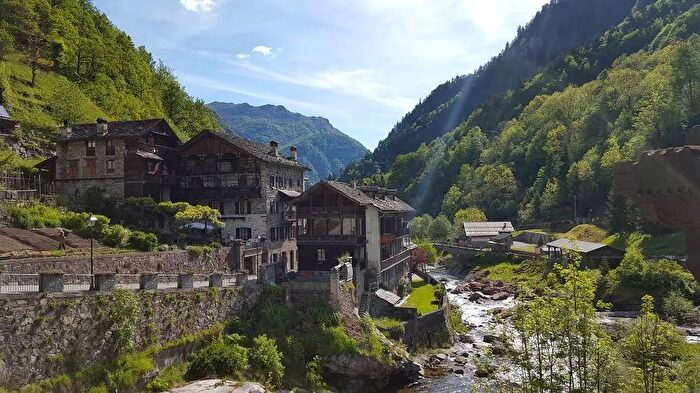 Appartamento quadrilocale in vendita in Via Guglielmo Marconi Rassa Vercelli, Rassa