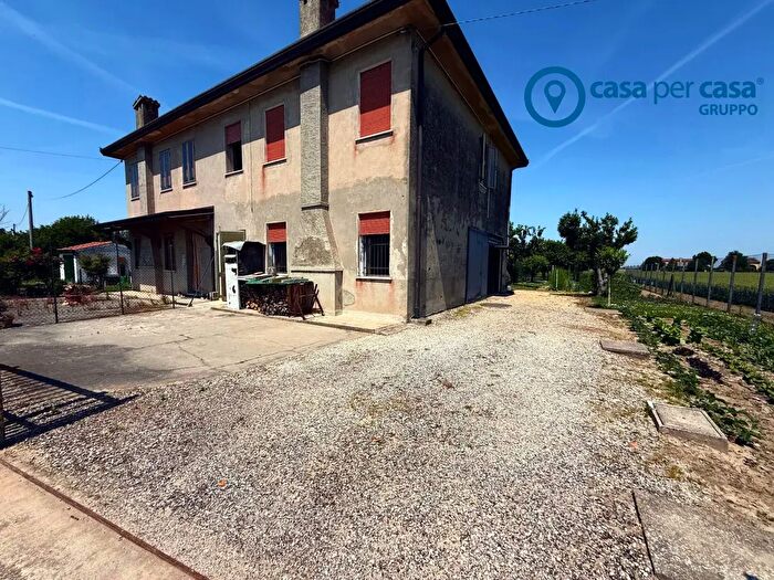 Casa quadrilocale in vendita in Adria