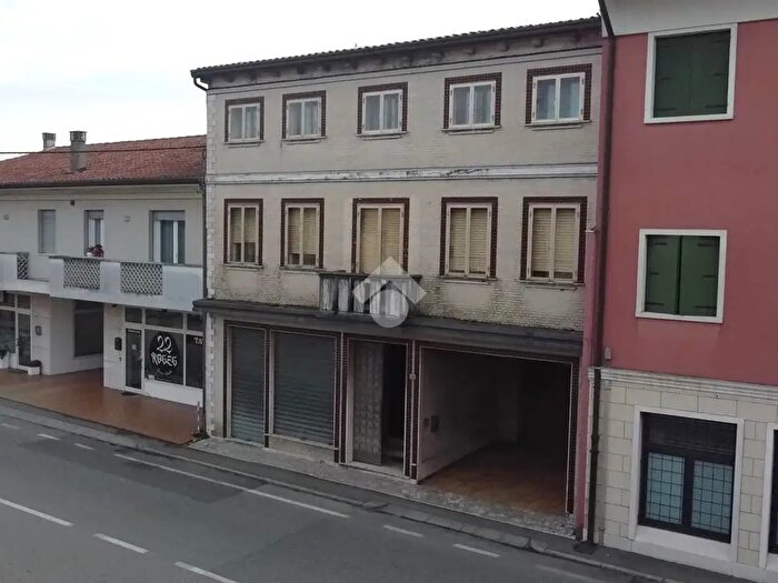 Casa con 8 locali in vendita in Via Roma, Piombino Dese