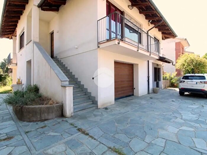 Casa con 7 locali in vendita in Corso Guglielmo Marconi, Corneliano D'Alba