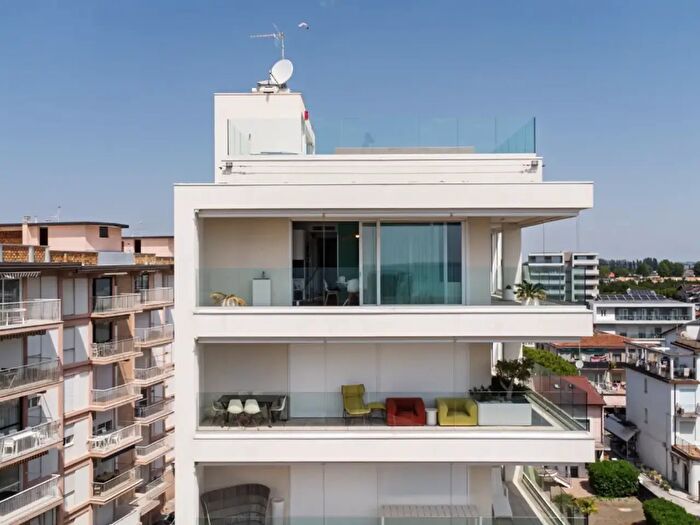 Appartamento con 5 locali in vendita in Via Andrea Bafile Accesso al Mare, Jesolo