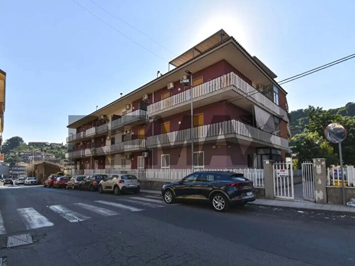 Appartamento con 6 locali in vendita in Via Pozzo, Aci Catena