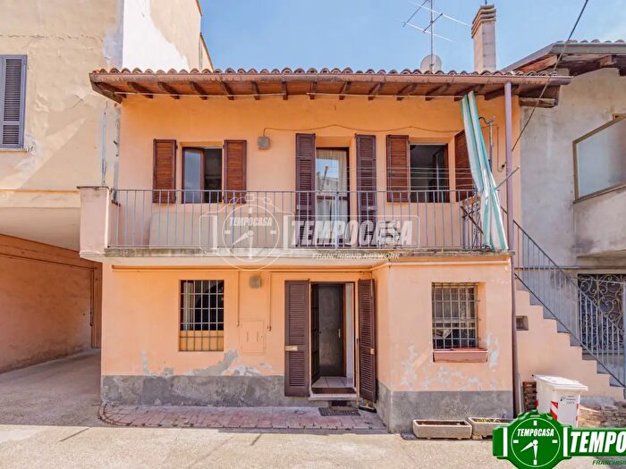 Casa trilocale in vendita in Via Mandelli, Voghera