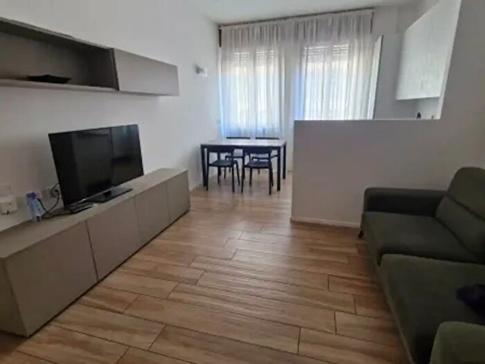 Appartamento con 6 locali in vendita in Viale Monte San Michele, Reggio Emilia