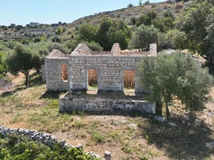 Casa quadrilocale in vendita in Via Comunale San Giuliano Macallè SantElena, Modica