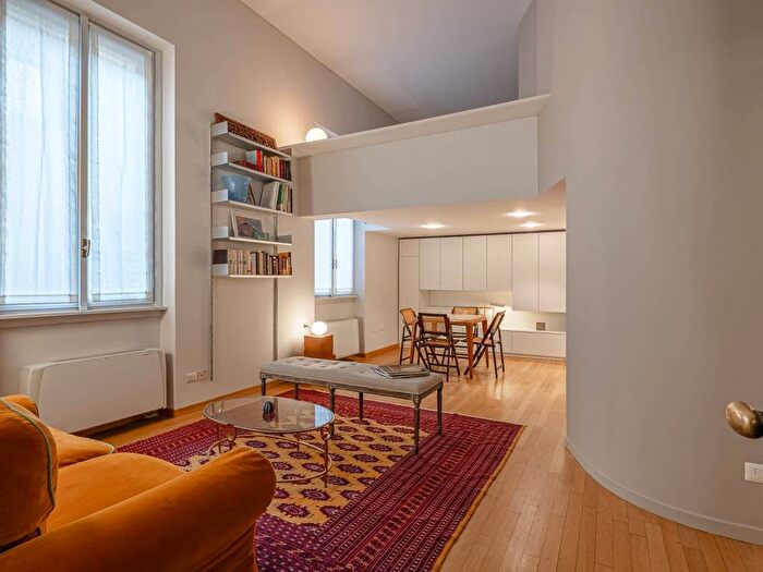 Appartamento bilocale in affitto in Via Fiori Oscuri, Brera, Milano