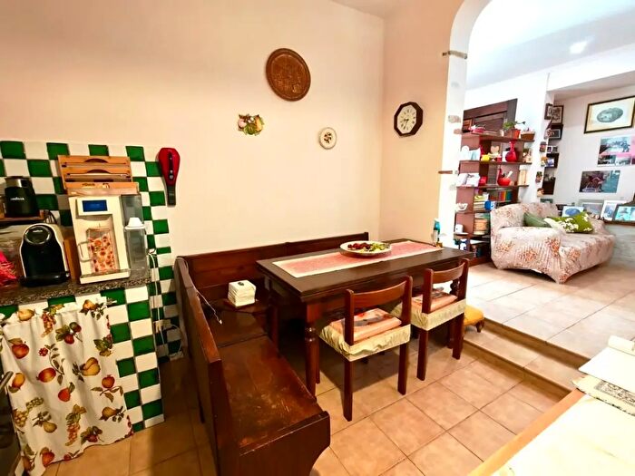 Casa quadrilocale in vendita in Camaiore