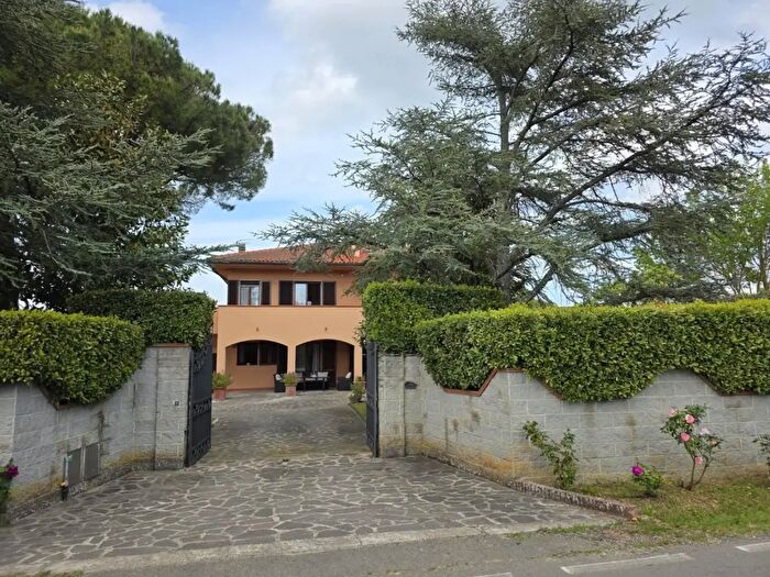 Casa con 10 locali in vendita in a Vittorio Veneto, Crespina Lorenzana