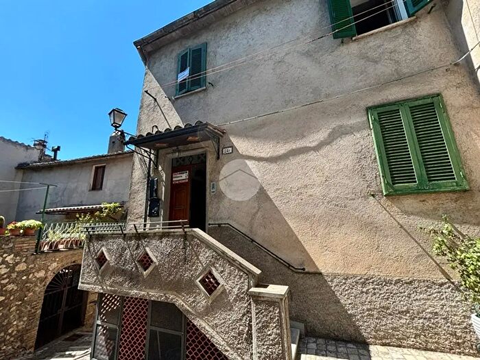 Appartamento con 7 locali in vendita in Via F Matticari, Calvi Dell'Umbria