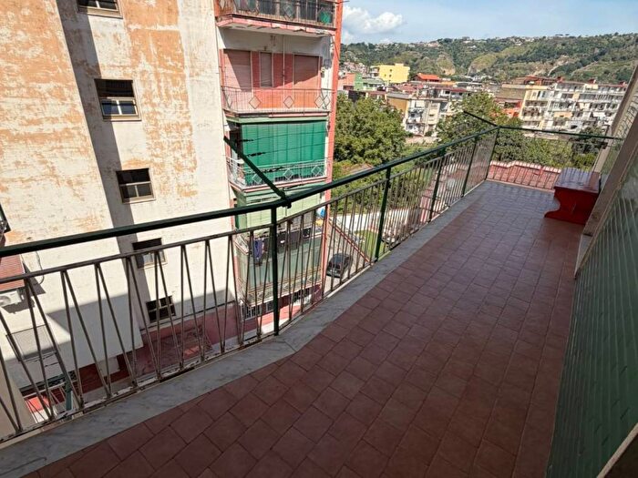 Appartamento trilocale in affitto in Via Vicinale Campanile, Pianura, Napoli