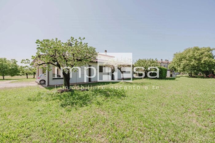 Casa con 5 locali in vendita in Via Ferrovia Nord, San Vendemiano