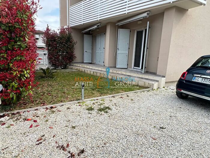 Appartamento con 6 locali in vendita in Via Cateratte, Montignoso